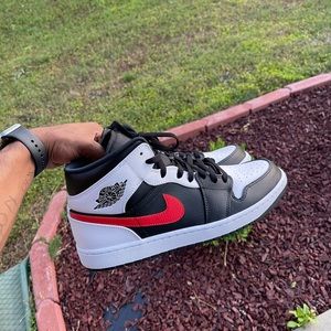 Jordan 1 Mid Black Chile Red